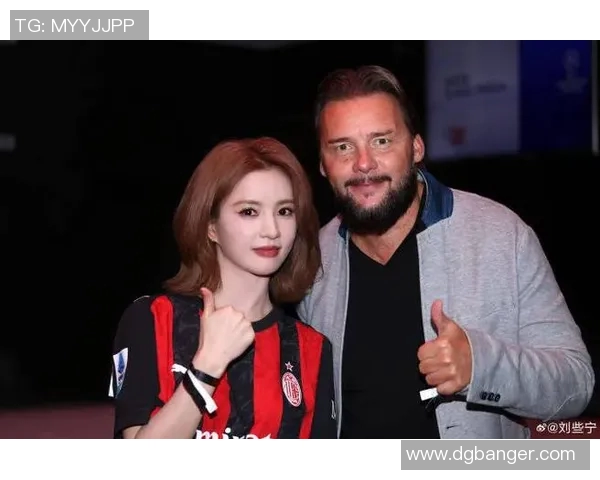 足球明星打卡瞬间：球场内外的真实面貌与魅力时刻