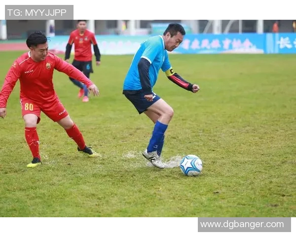 过人如麻足球星闪耀绿茵场展现惊人球技掀起无数球迷热烈喝彩